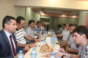 MİLLETVEKİLLERİ İKİZCE’DE İFTAR YEMEĞİNE KATILDI