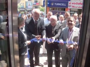 İŞ BANKASI YENİ BİNASINDA HİZMET VERMEYE BAŞLADI