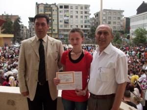 ÖĞRENCİLERİN KARNE SEVİNCİ