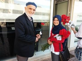 FATSA GENÇLİK MERKEZİ KUTLU DOĞUM HAFTASINI HADİS VE KARANFİL DAĞITARAK KUTLADI