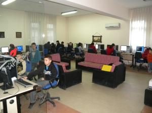 Öğrenciler Kütüphanedeki İnternet Bölümünden Çok Memnun