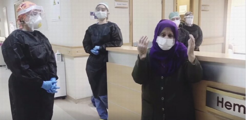Korana virüsünden kurtul, hastane personeline teşekkür etti