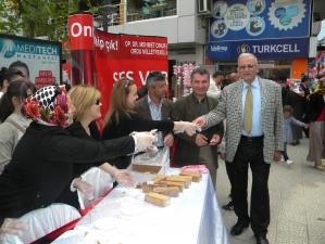 MHP'LİLER PÜSKEVİT VE LOKUM İKRAM ETTİ