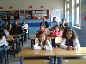 Minik Öğrenciler Okullarda
