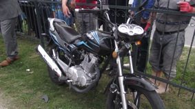 Topu Yola Kaçan Öğrenciye Motorsiklet Çarptı 2 Yaralı
