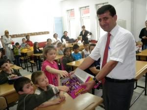 Müdürden Minik Öğrencilere Moral Ziyareti