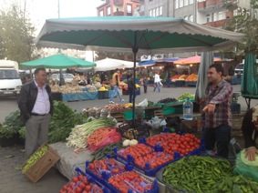 BAYRAMDA, DOMATES SALATALIK FİYATI TAVAN YAPTI