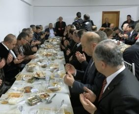 Cemevinde iftar açtılar