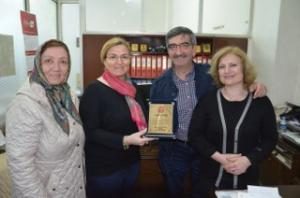 YARDIM SEVENLERDEN GAZETEMİZE PLAKET