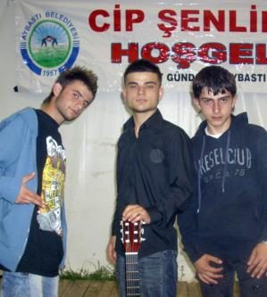 CANLI YAYINA ÇIKAMADILAR AMA... Fatsalı Rapçi Gençler Yaylada Konser Verdi