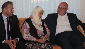 ŞENER, ŞEHİT AİLELERİ VE GAZİLERİ BAYRAMDA ZİYARET ETTİ