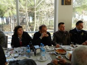 TRAFİK EKİPLERİYLE DOLMUŞ ŞÖFÖRLERİ SORUNLARINI MASAYA YATIRDILAR