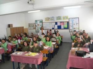 Öğrencilere süt dağıtıldı