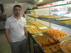 Tatlılar Tezgâhları Süslüyor