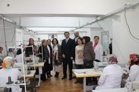 Aşçılık ve Tekstil kursunu ziyaret ettiler