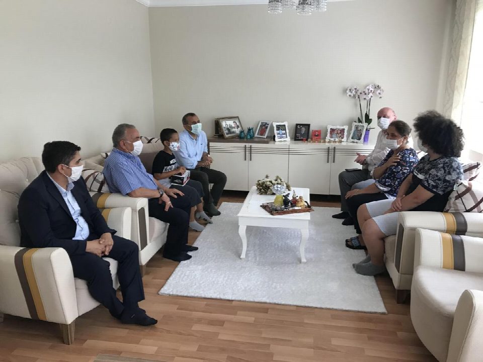 Gündoğdu bayram gününde aziz şehitlerimizi unutmadı