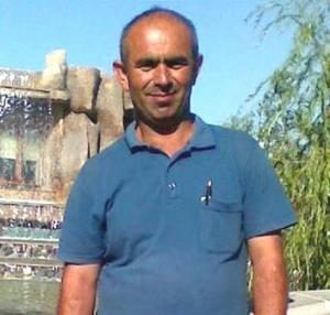 Yanan aracını kurtarmak isterken canından oldu