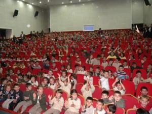 TSYD Fatsa Şubesi’nden Öğrencilere Tiyatro Açıl Sandık Açıl oyunu minik öğrenciler tarafından beğenildi