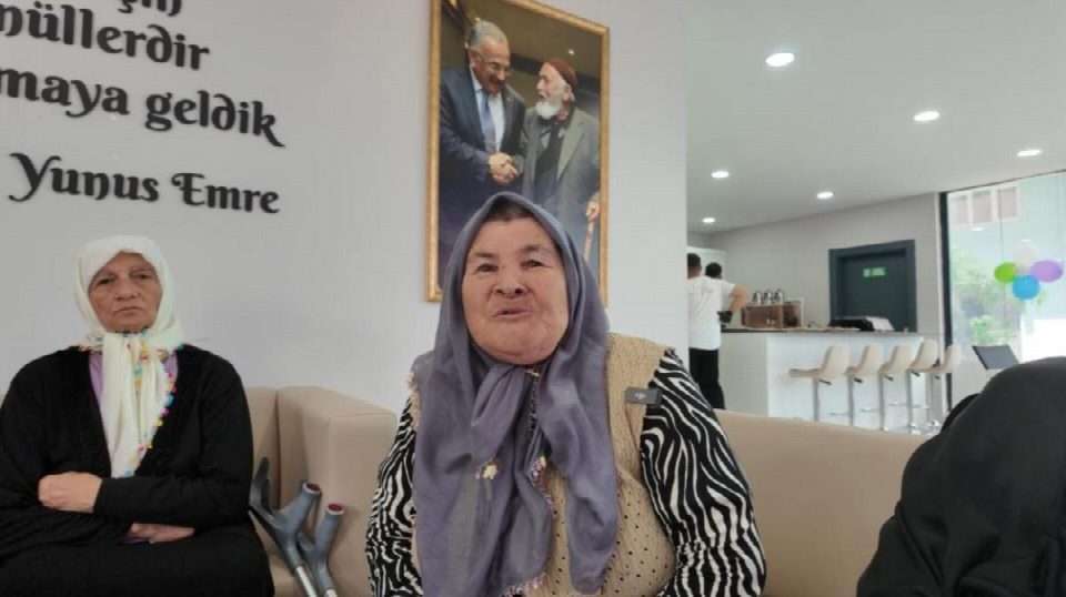 Yaşlı yaşam ve aile danışma merkezine vatandaşlardan tam not