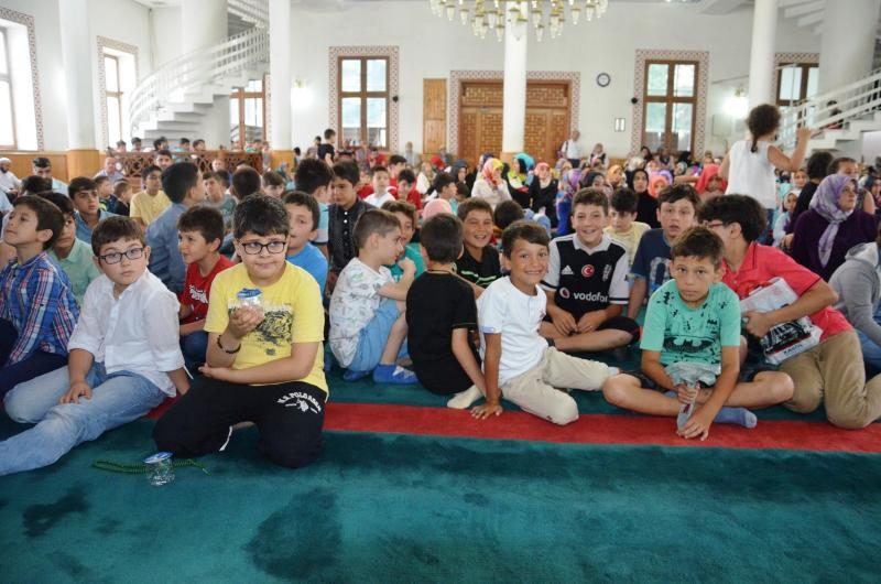 Yaz Kur’an kurslarında çocuklar camii ile buluştu