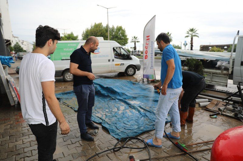Yılmaz’dan selden zarar gören esnaflara geçmiş olsun ziyareti