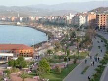 GÜNDÜZ DÖKÜLEN ÇÖPLERE VATANDAŞLARDAN TEPKİ
