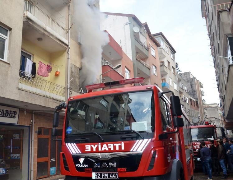 Daire yangını korkuttu