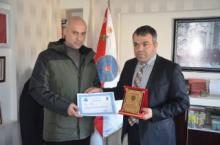 MÜDÜRDEN POLİSE ÖDÜL