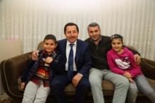 EVSİZ KALAN MAĞDUR AİLENİN İMDADINA VALİ YETİŞTİ