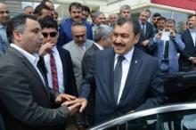 YARARINA AÇTIĞI SERGİNİN AÇILIŞINI GERÇEKLEŞBAKAN EROĞLU, KIZININ KUR'AN KURSU İNŞAATI TİRDİ