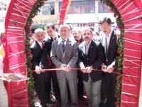 KIRMIZI MARKET'E GÖRKEMLİ AÇILIŞ