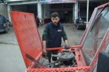 ÜÇ GÜNDE TEK KİŞİLİK OTOMOBİL YAPTI