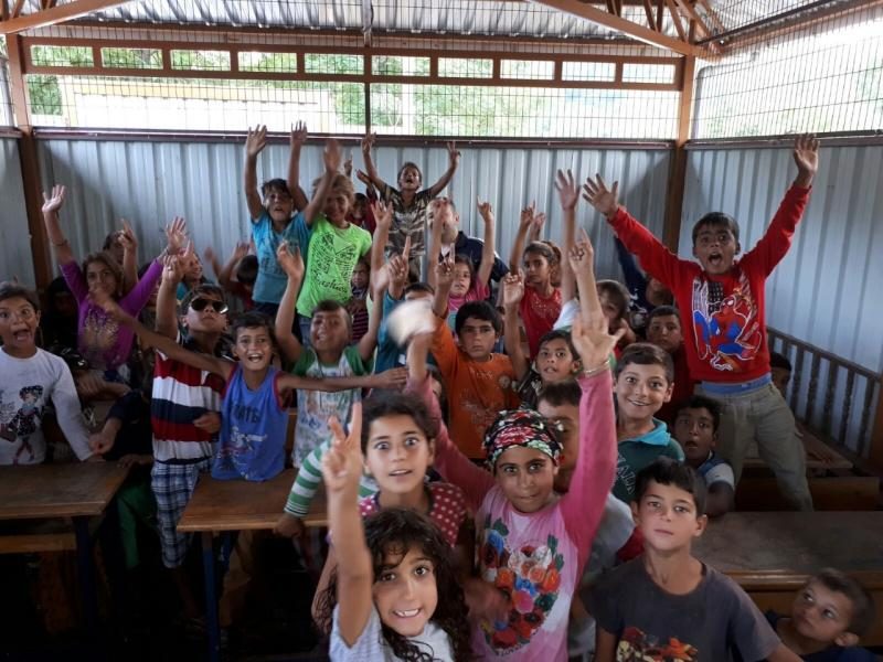 Aileleri bahçede kendileri yaz okullarında