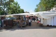 İHTİYACA GÖRE ALIŞ VERİŞ YAPIYORLAR